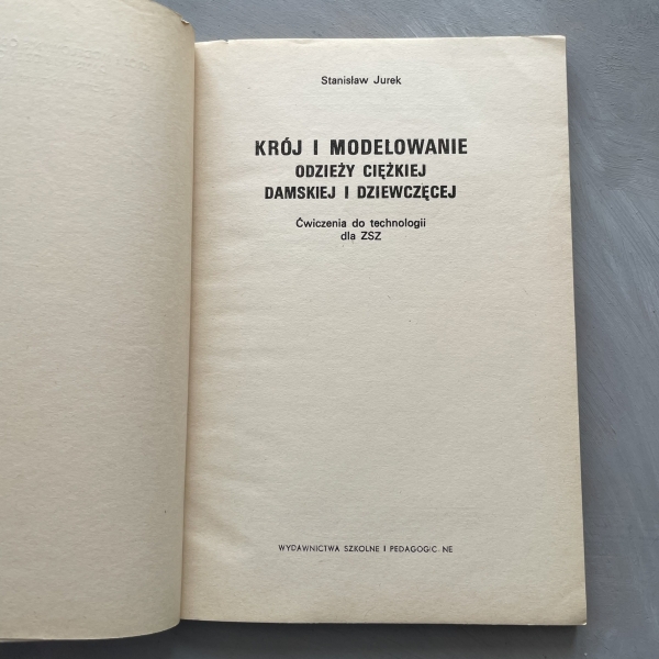 Krój i modelowanie odzieży ciężkiej damskiej i dziewczęcej - Stanisław Jurek