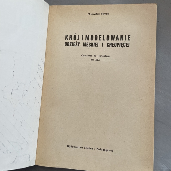 Krój i modelowanie odzieży męskiej i chłopięcej - Mieczysław Porycki