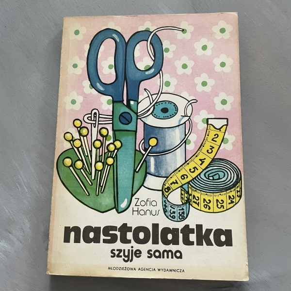 Nastolatka szyje sama - Zofia Hanus