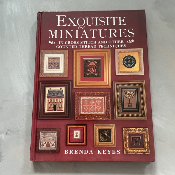 Exquisite miniatures in cross stitch and other coynted thread tecchniques - Brenda Keyes