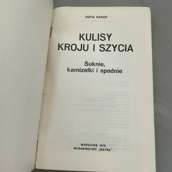 Kulisy kroju i szycia. Suknie, kamizelki, spodnie - Zofia Hanus