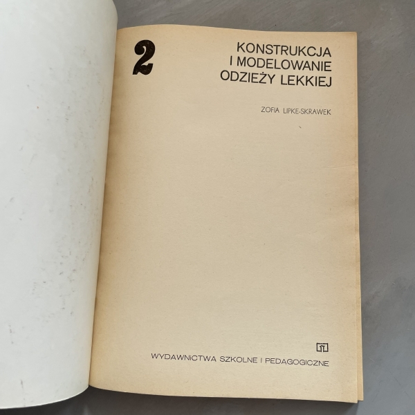 Konstrukcja i modelowanie odzieży lekkiej. Część 2 - Zofia Lipke - Skrawek